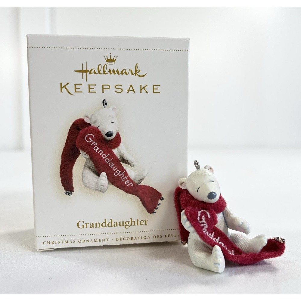 2006 Hallmark Granddaughter Polar Bear Red Scarf Keepsake Ornament QXG2936 VTG